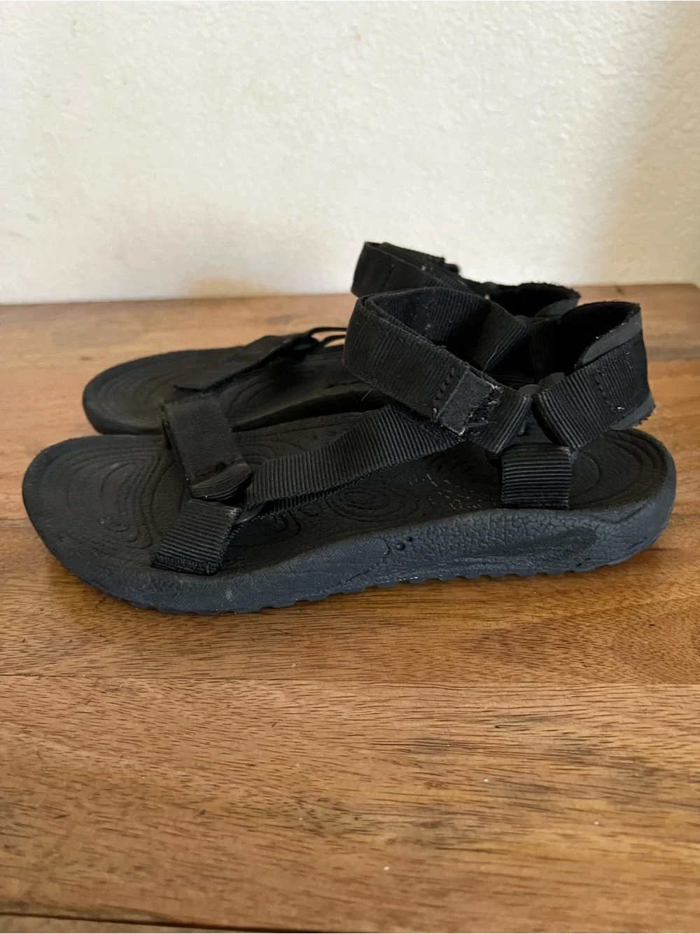 Teva Hurricane Sport Sandals Men's Black on Black Adjustable Straps Size 8